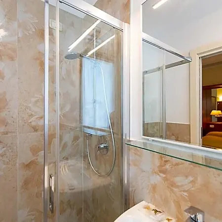 Ambasciata Venice - Atika & Atif ホテル 3*