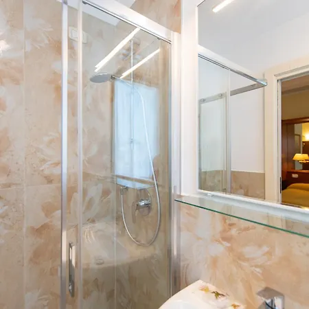 Hotel Ambasciata Venice - Atika & Atif