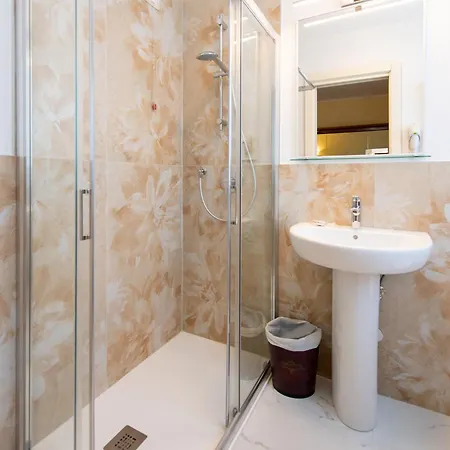 Hotel Ambasciata Venice - Atika & Atif 3*