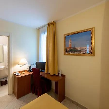 Ambasciata Venice - Atika & Atif 3* 梅斯特雷