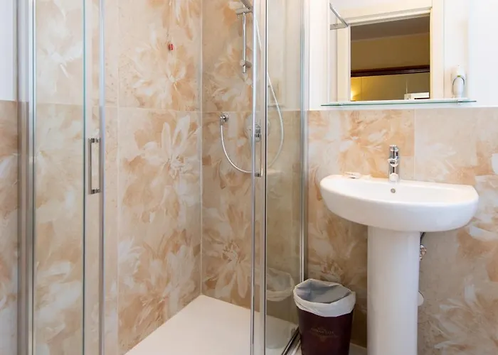 Hotel Ambasciata Venice - Atika & Atif 3*